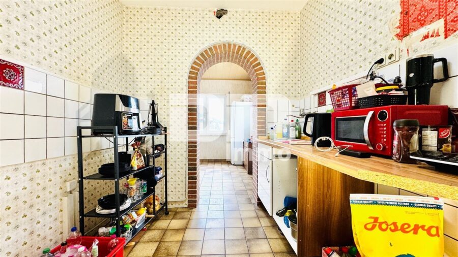 Gepflegtes Ein / Zweifamilienhaus mit Doppelgarage in begehrter Ortsrandlage von Zierenberg - WE2 OG Küche / Zugang Esszimmer